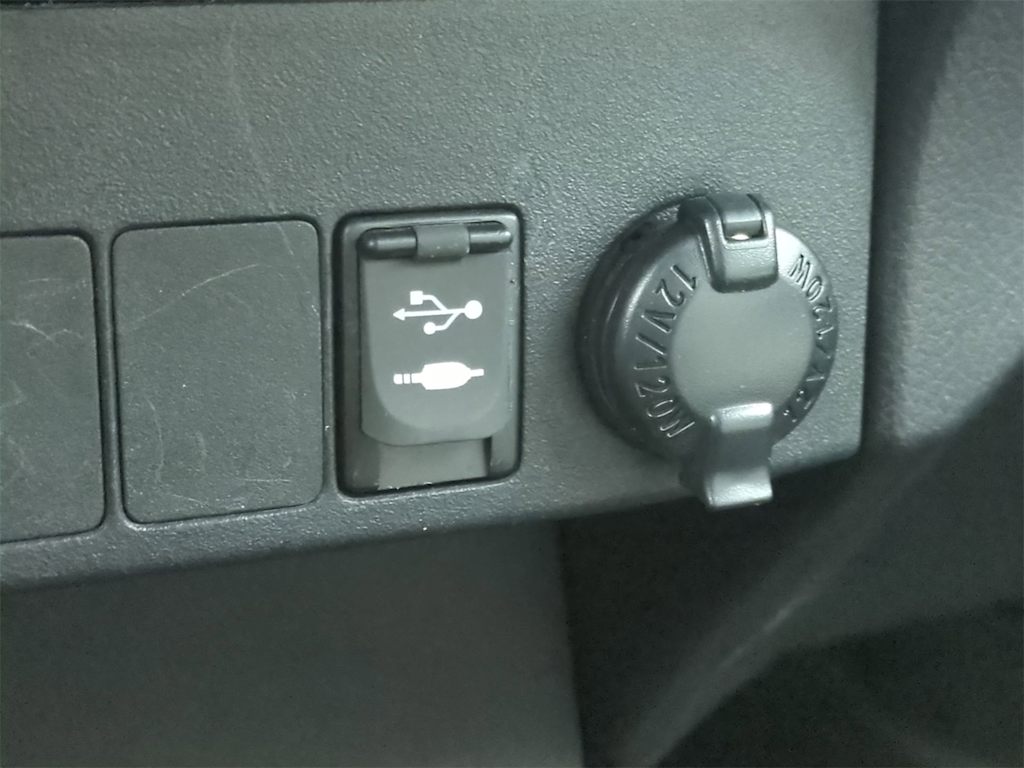 Thumbnail: 2018 Toyota RAV4 - 35