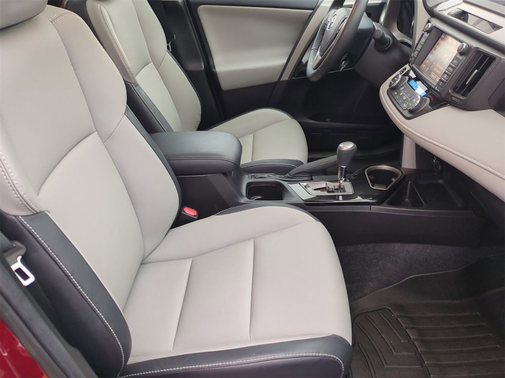 Thumbnail: 2018 Toyota RAV4 - 10