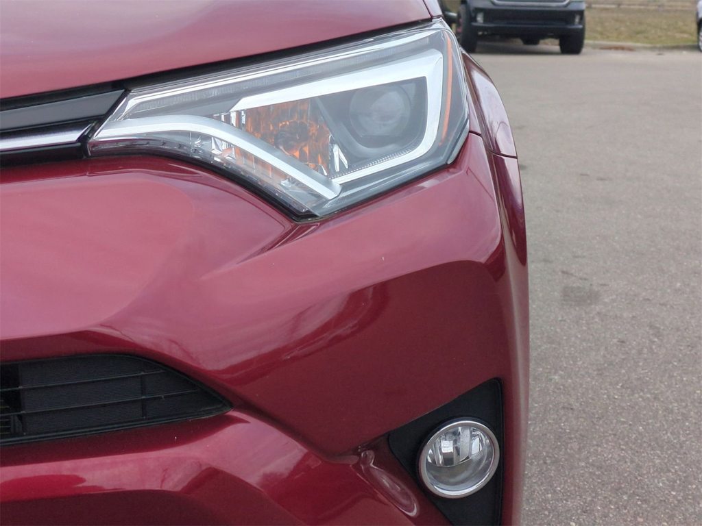 Thumbnail: 2018 Toyota RAV4 - 24