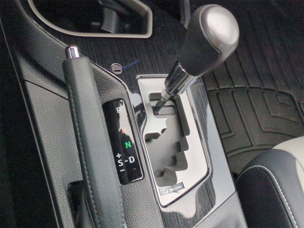 Thumbnail: 2018 Toyota RAV4 - 15