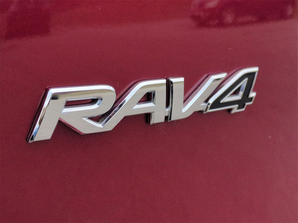 Thumbnail: 2018 Toyota RAV4 - 25