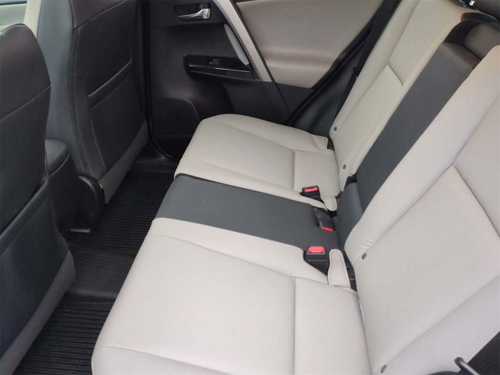 Thumbnail: 2018 Toyota RAV4 - 12