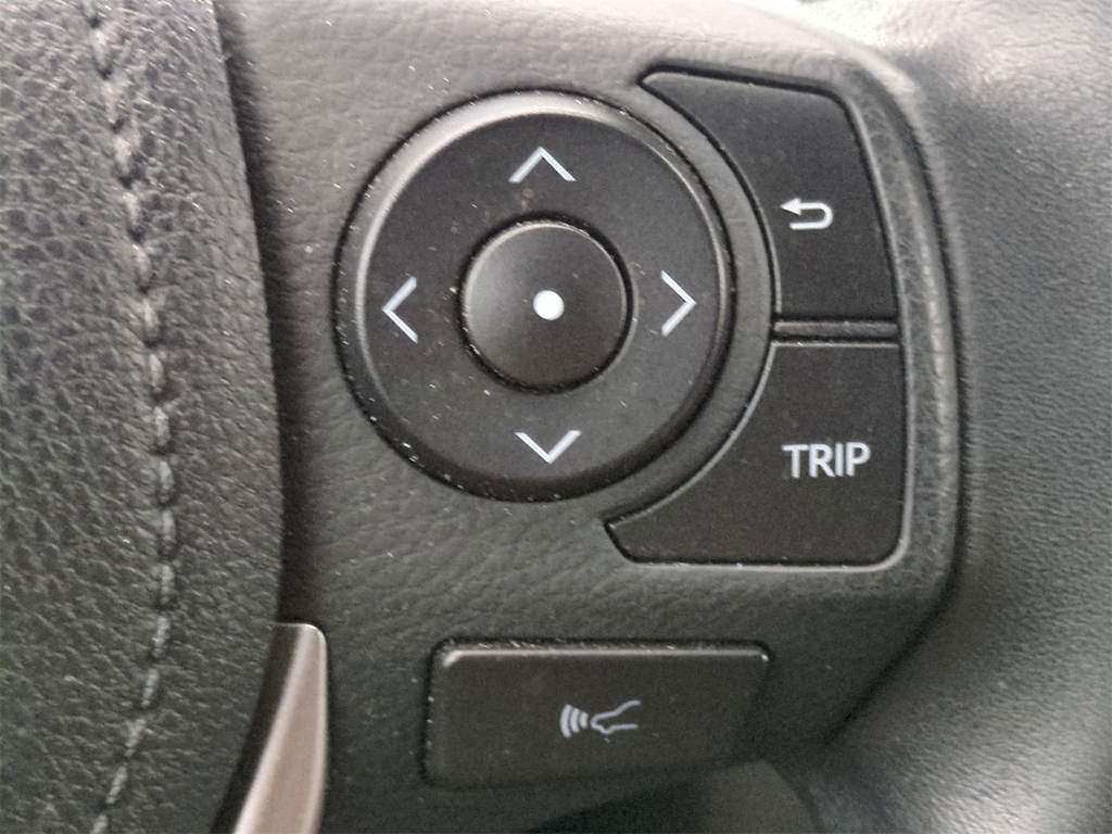 Thumbnail: 2018 Toyota RAV4 - 31