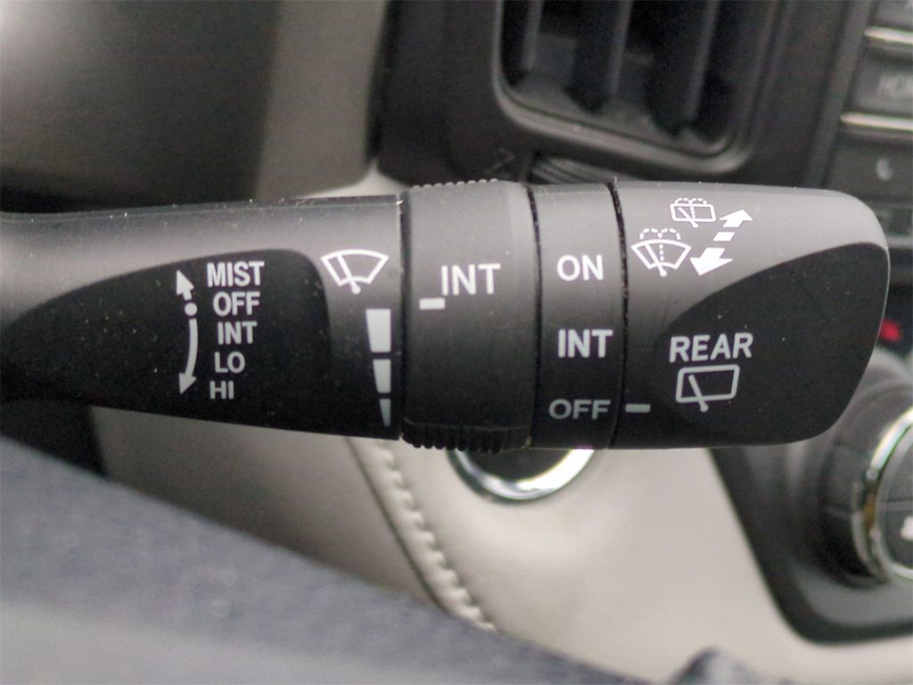 Thumbnail: 2018 Toyota RAV4 - 32