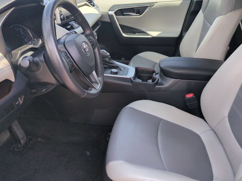 Thumbnail: 2020 Toyota RAV4 - 10