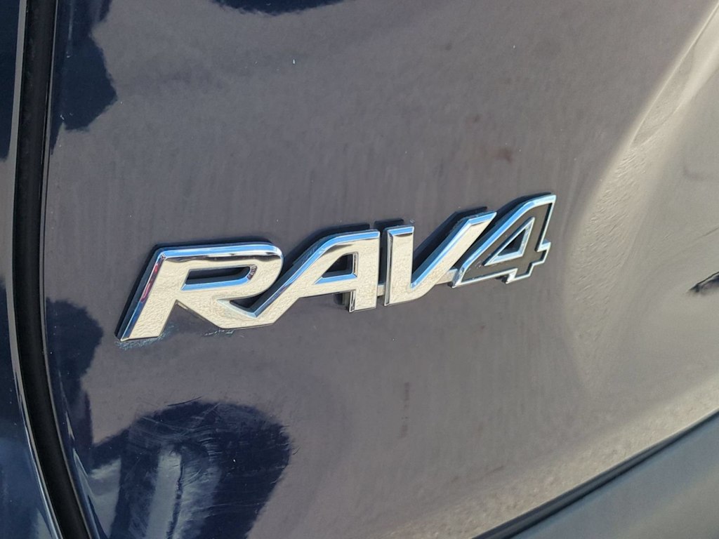 Thumbnail: 2020 Toyota RAV4 - 24