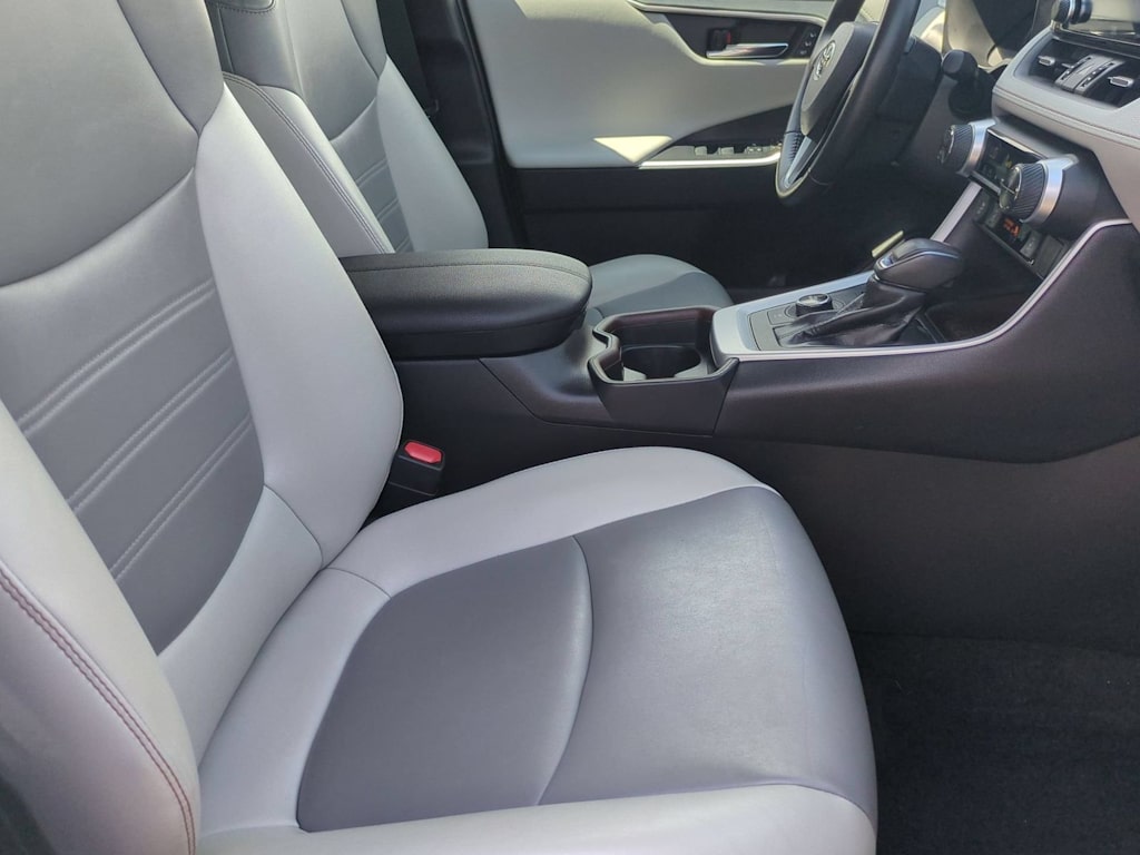 Thumbnail: 2020 Toyota RAV4 - 11