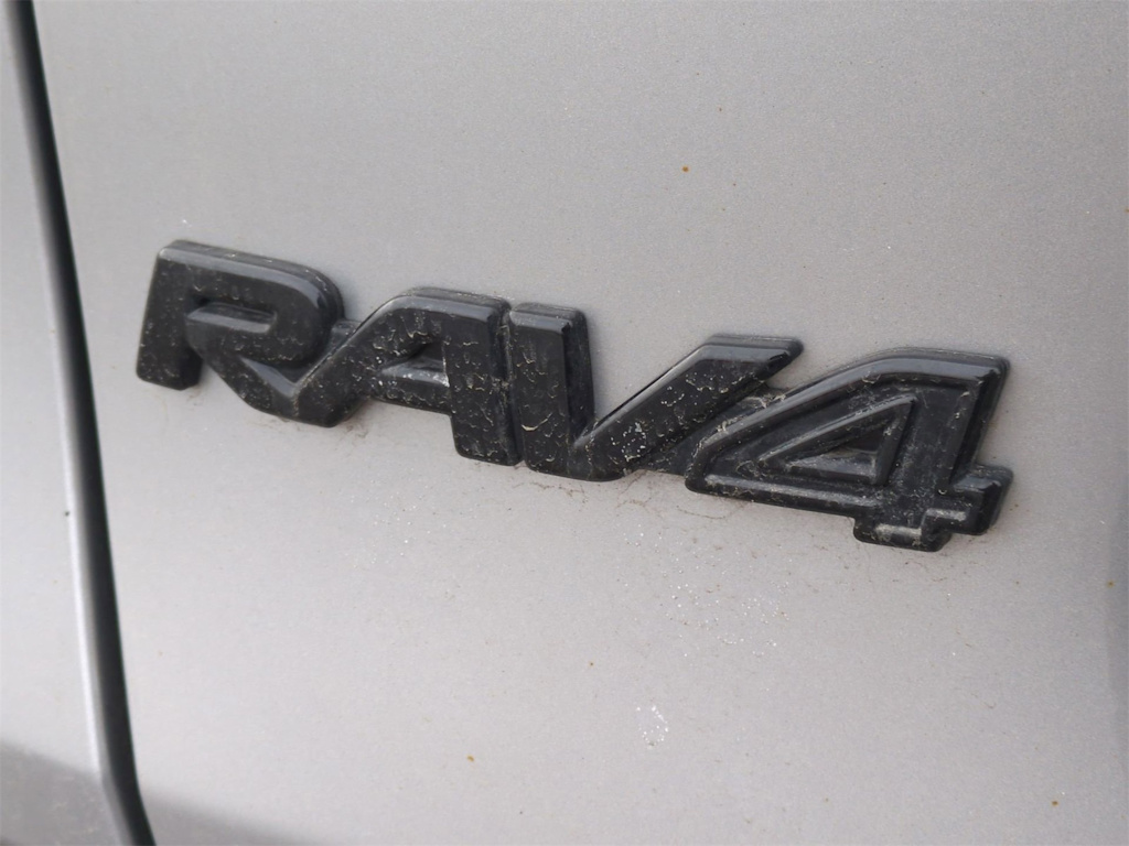 2021 Toyota RAV4 XSE 14