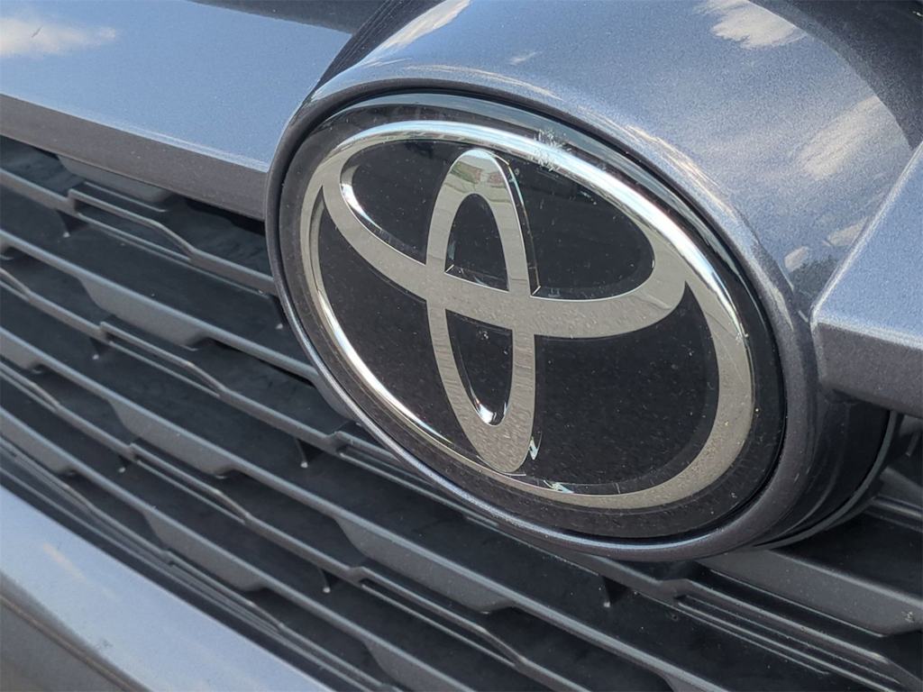 Thumbnail: 2022 Toyota RAV4 - 7