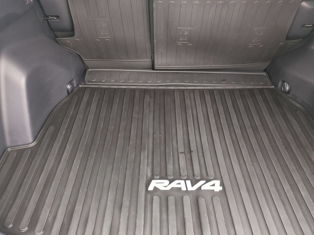 Thumbnail: 2020 Toyota RAV4 - 17