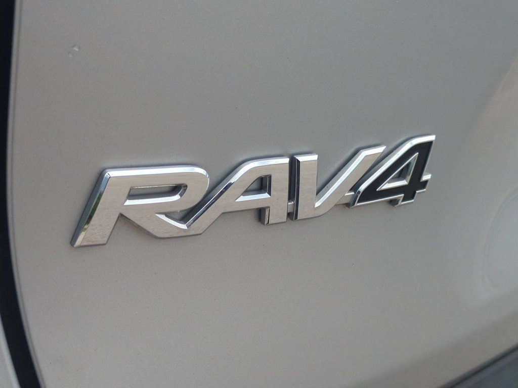 Thumbnail: 2020 Toyota RAV4 - 25