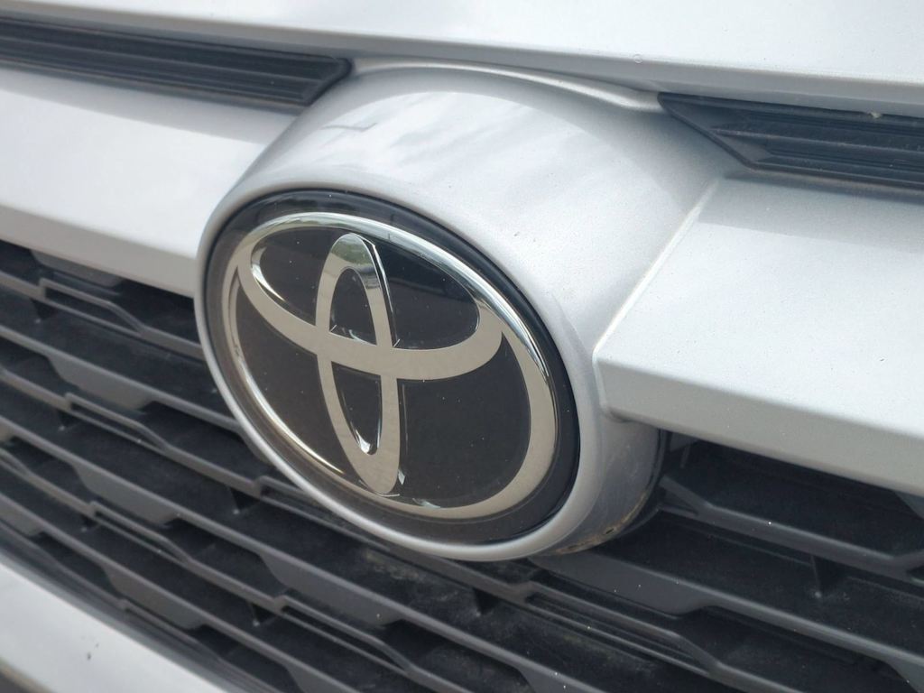 Thumbnail: 2020 Toyota RAV4 - 7