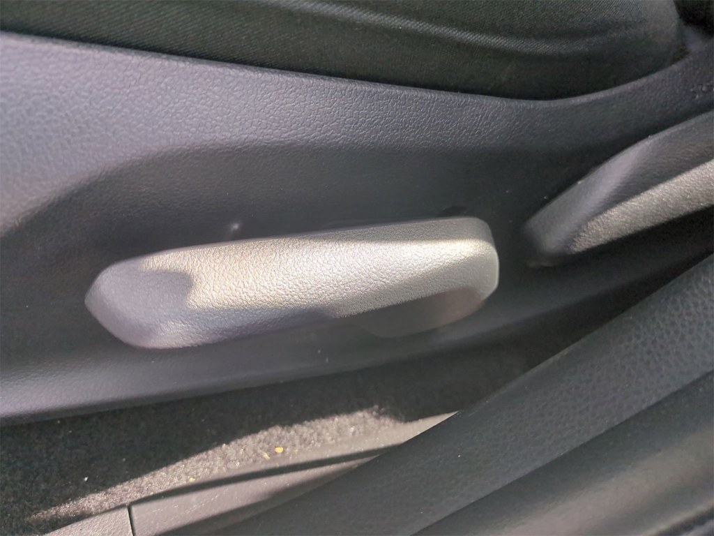 Thumbnail: 2025 Toyota RAV4 - 25