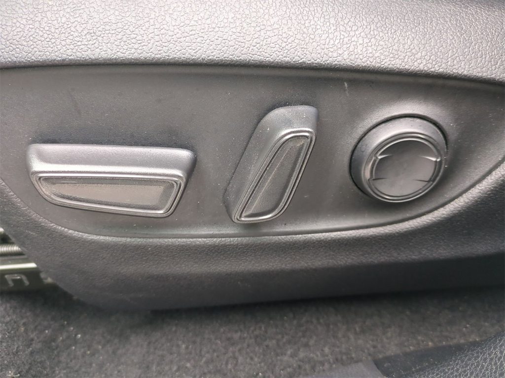 Thumbnail: 2023 Toyota RAV4 - 27