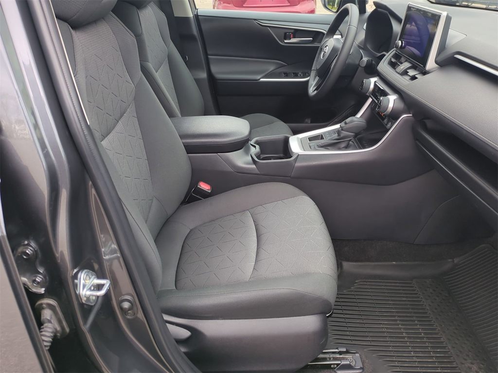 2023 Toyota RAV4 XLE 10