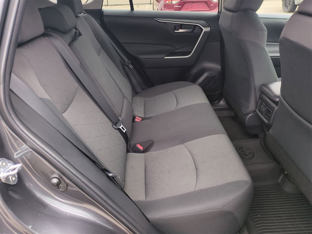 2023 Toyota RAV4 XLE 28