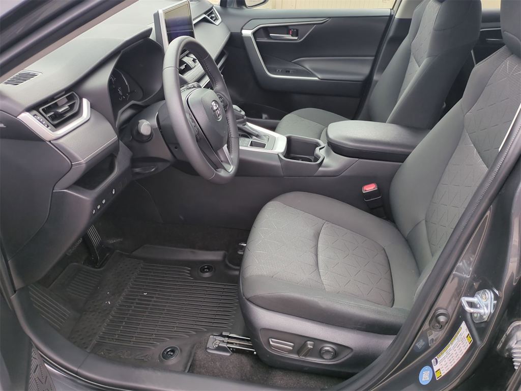 2023 Toyota RAV4 XLE 9