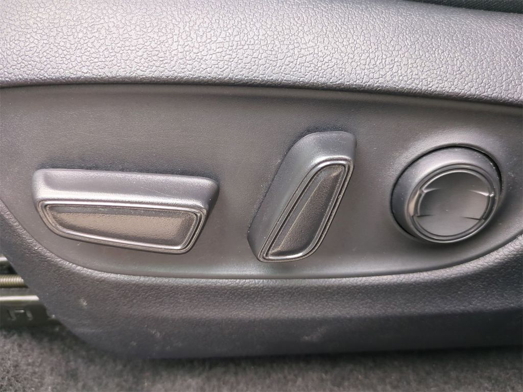 2023 Toyota RAV4 XLE 26