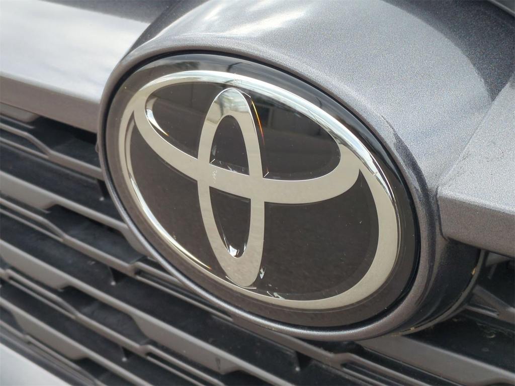 2023 Toyota RAV4 XLE 6