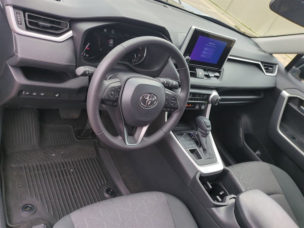 2023 Toyota RAV4 XLE 2