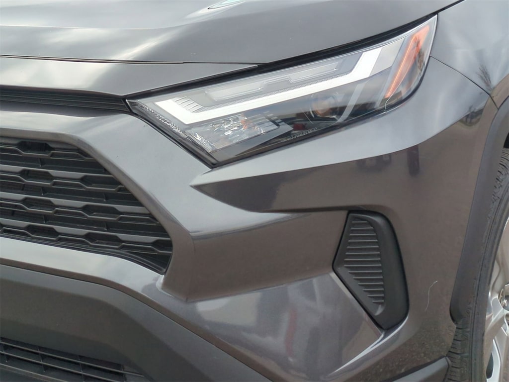 2023 Toyota RAV4 XLE 24