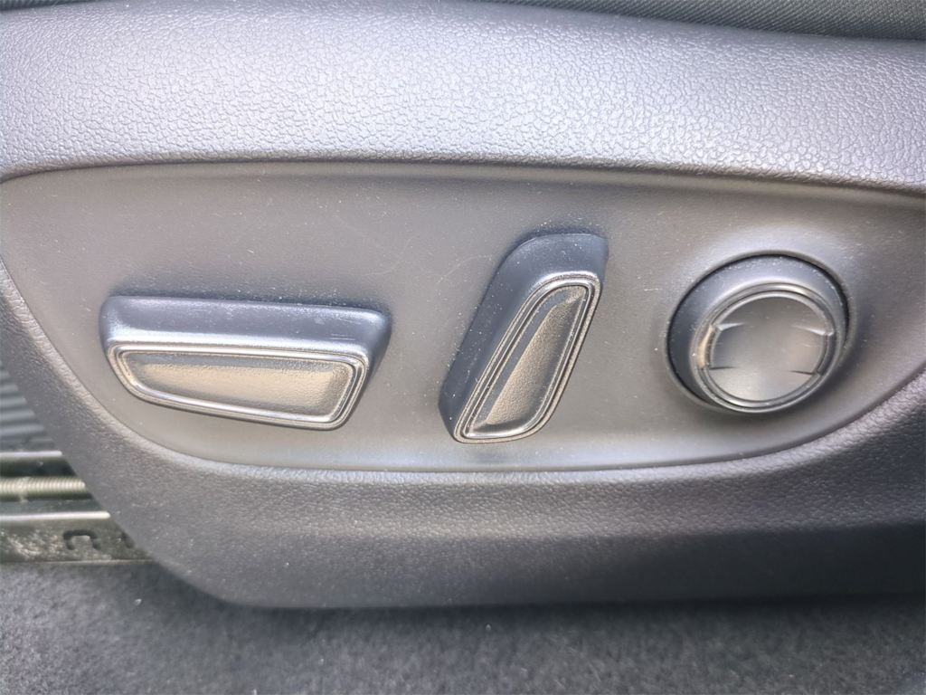 Thumbnail: 2023 Toyota RAV4 - 27