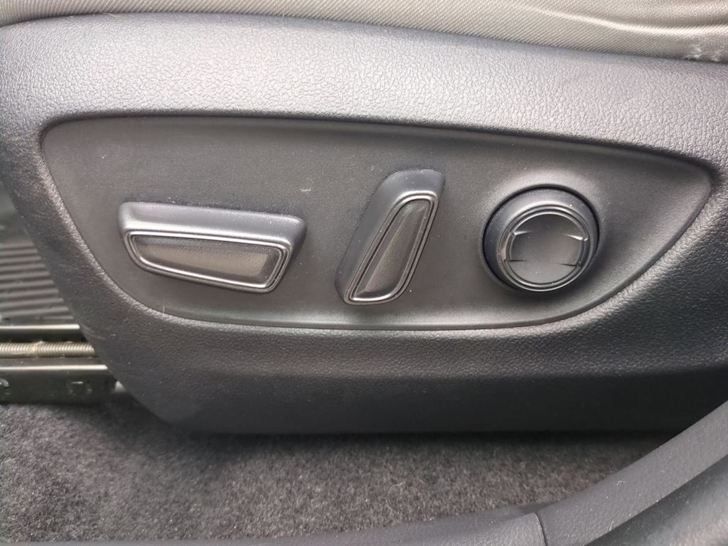 Thumbnail: 2023 Toyota RAV4 - 25