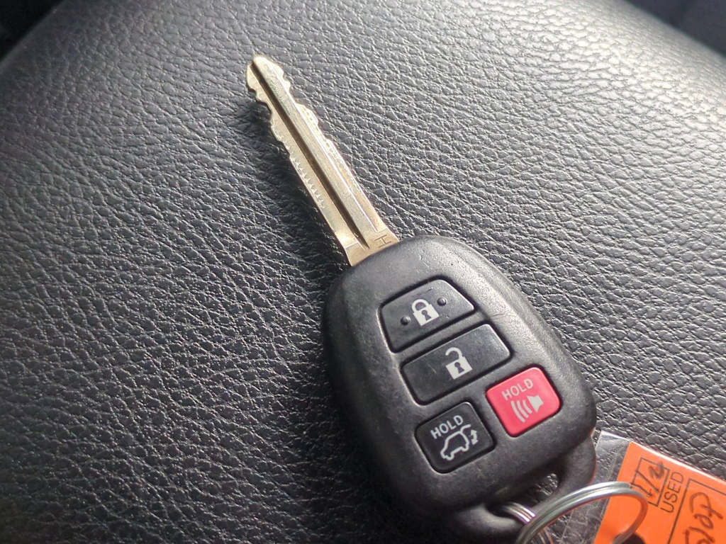 Thumbnail: 2016 Toyota RAV4 - 18