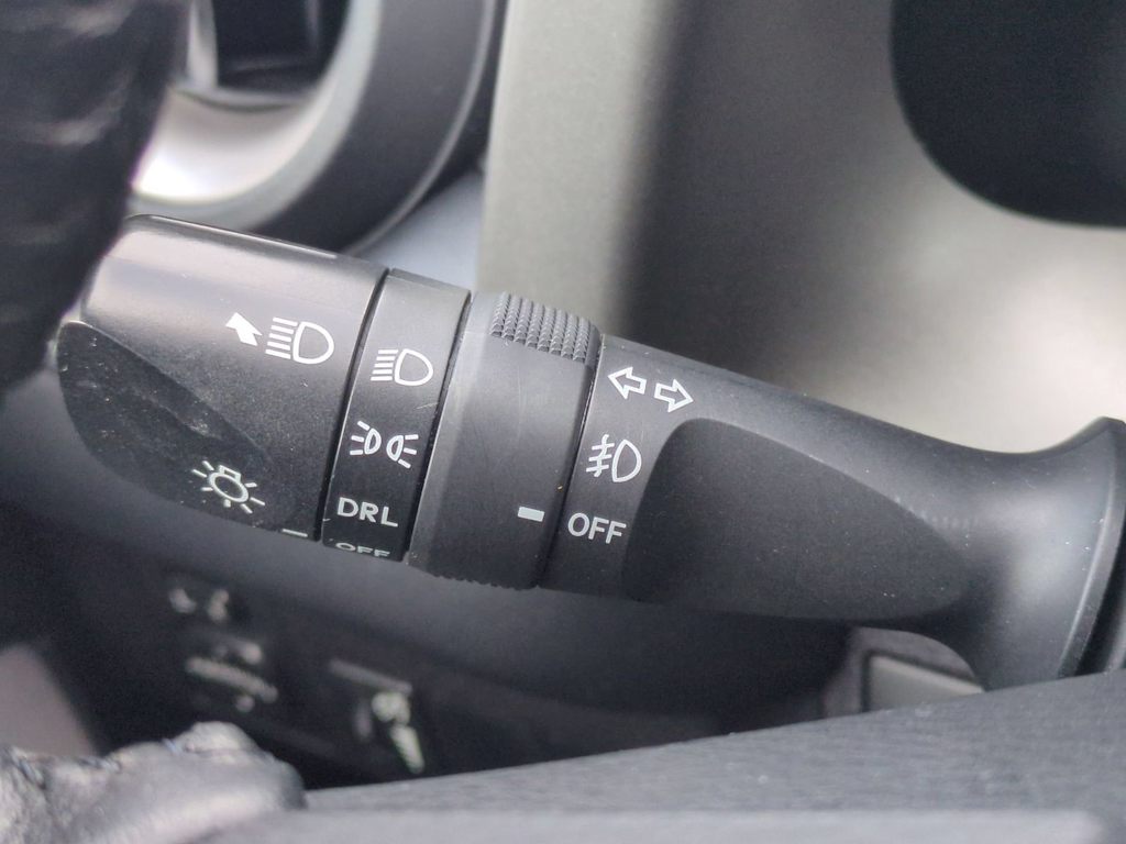 Thumbnail: 2016 Toyota RAV4 - 15