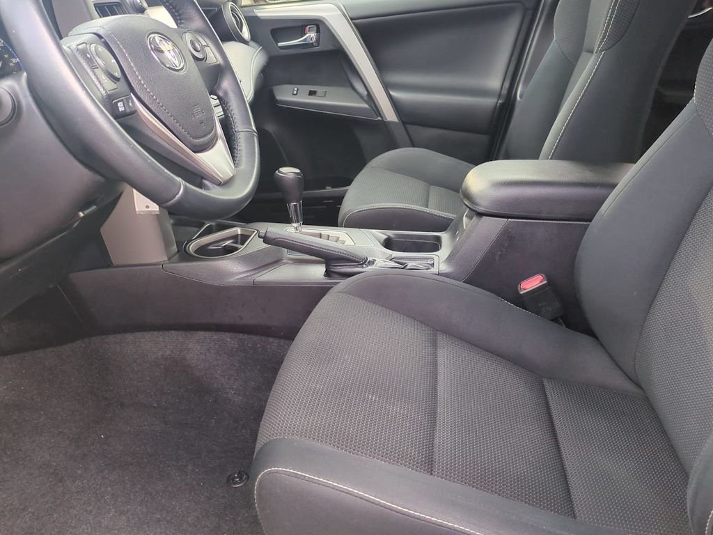 Thumbnail: 2016 Toyota RAV4 - 10