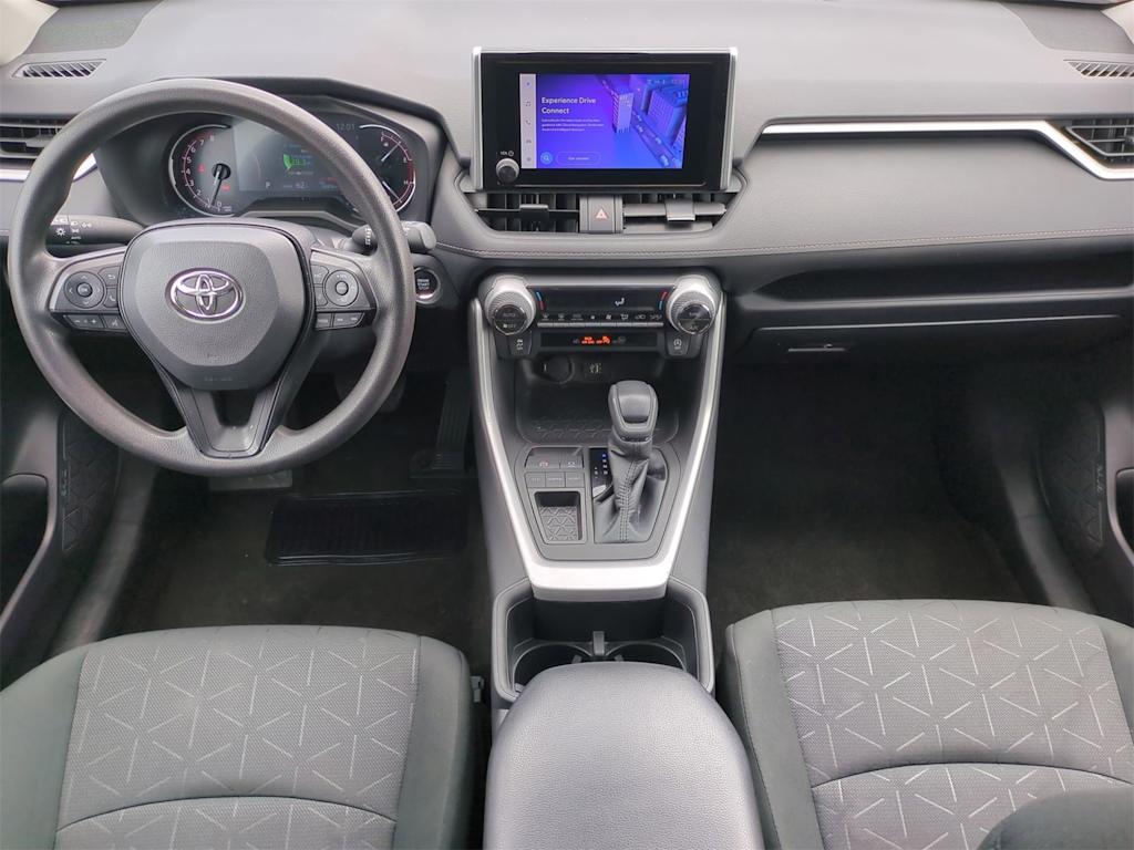 2023 Toyota RAV4 XLE 8