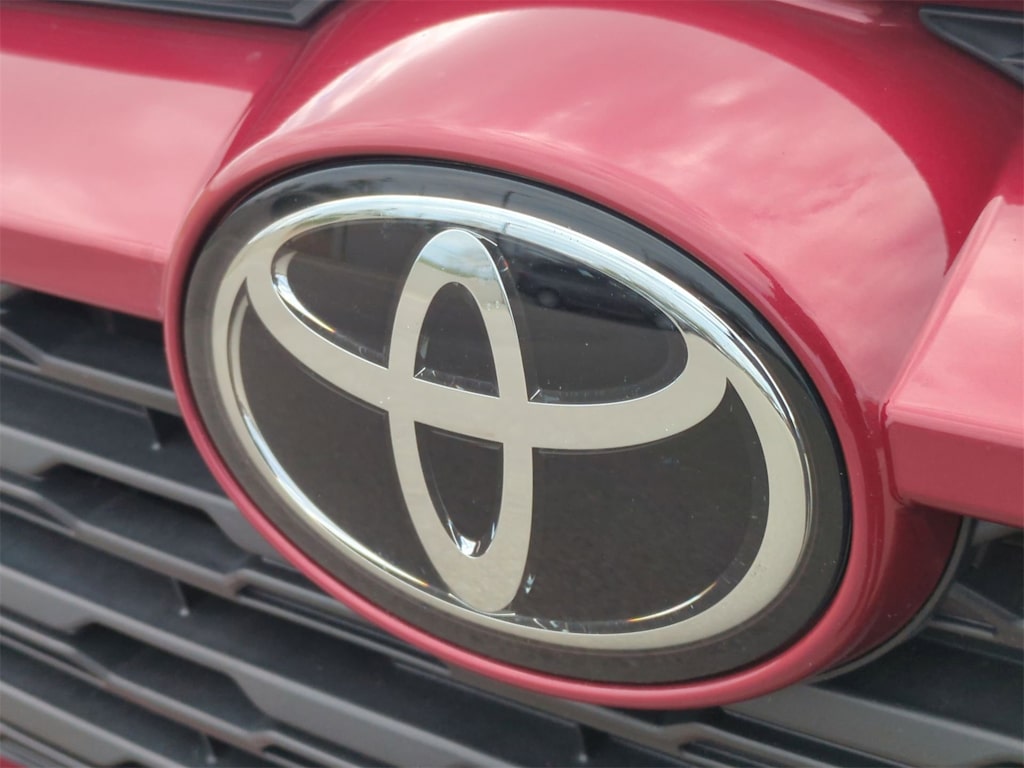 2023 Toyota RAV4 XLE 6