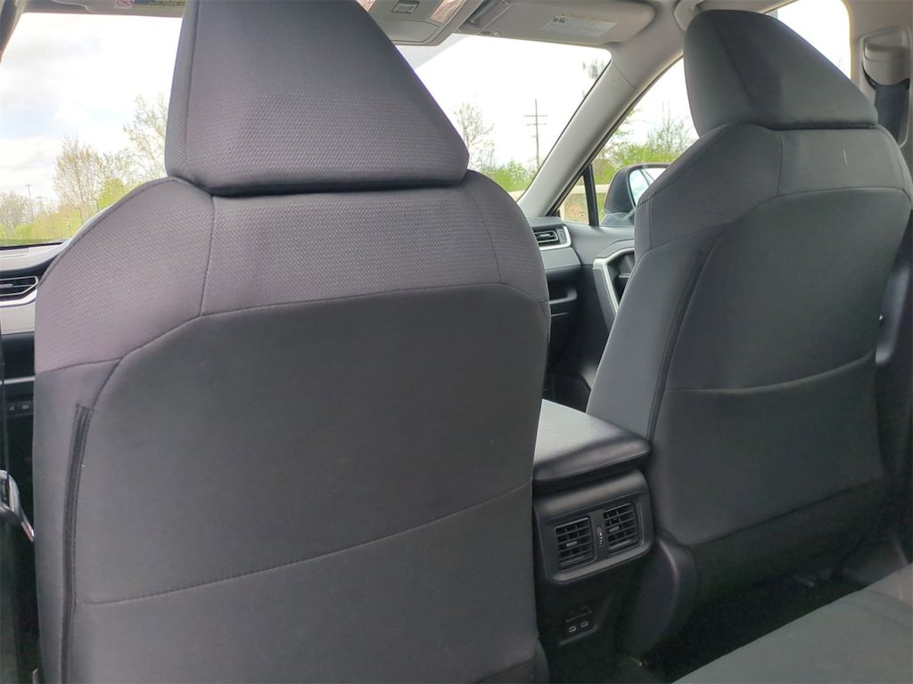 2023 Toyota RAV4 XLE 27