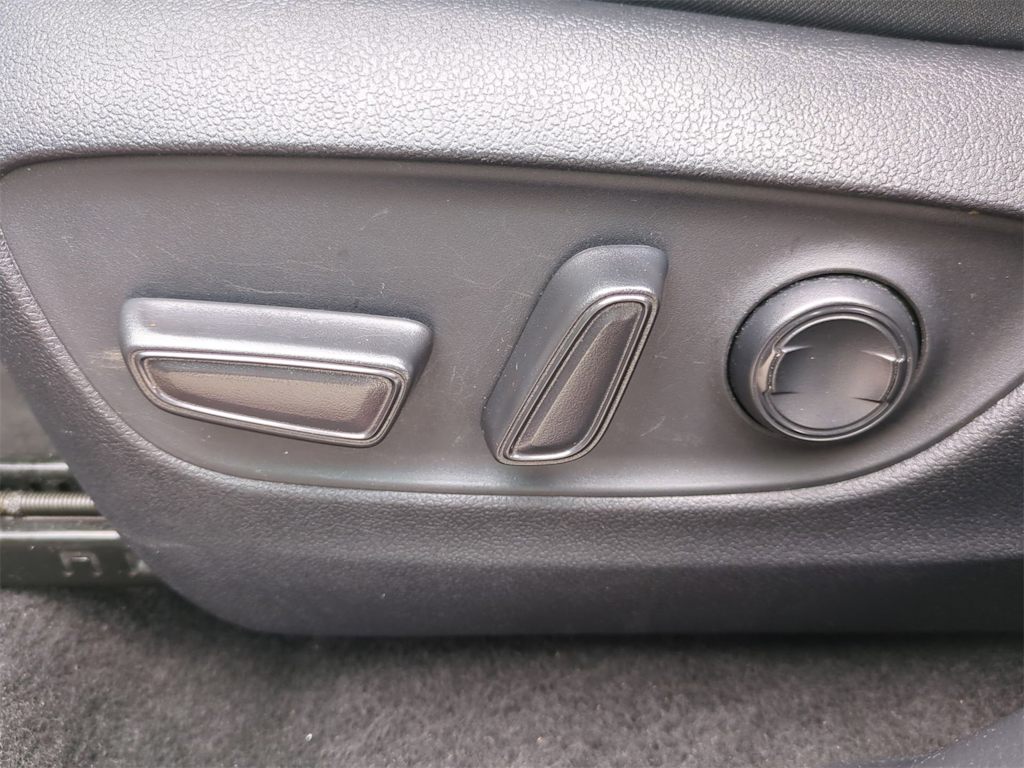 2023 Toyota RAV4 XLE 26