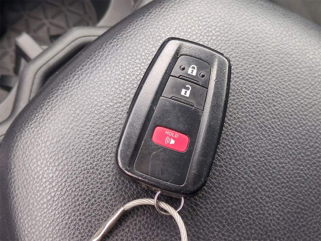 2023 Toyota RAV4 XLE 17
