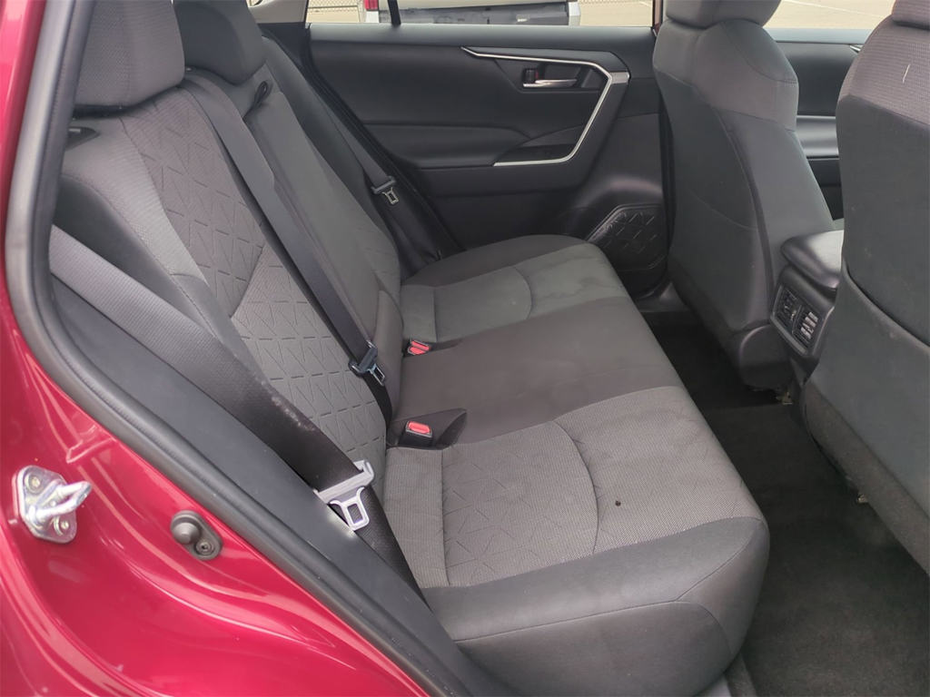 2023 Toyota RAV4 XLE 28