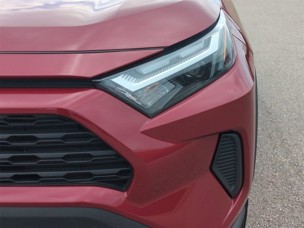 2023 Toyota RAV4 XLE 24