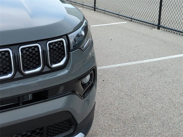 2023 Jeep Compass Limited 24