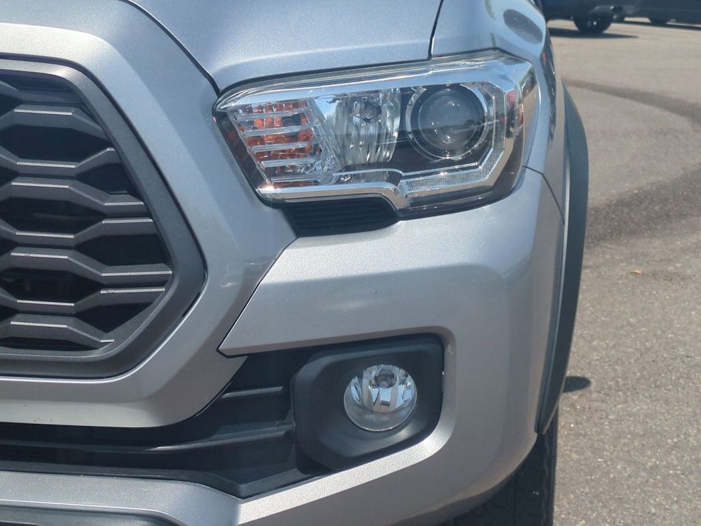 Thumbnail: 2020 Toyota Tacoma - 24