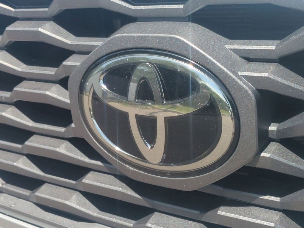 Thumbnail: 2020 Toyota Tacoma - 7
