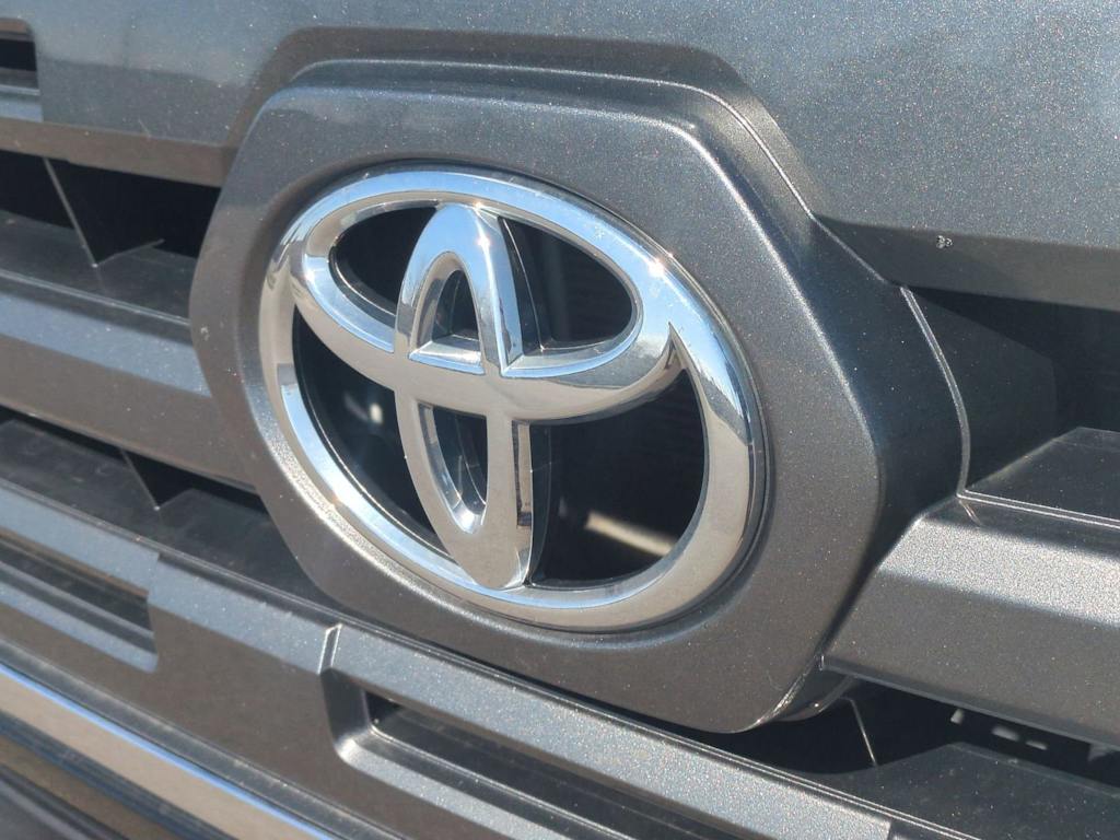 Thumbnail: 2016 Toyota Tacoma - 8