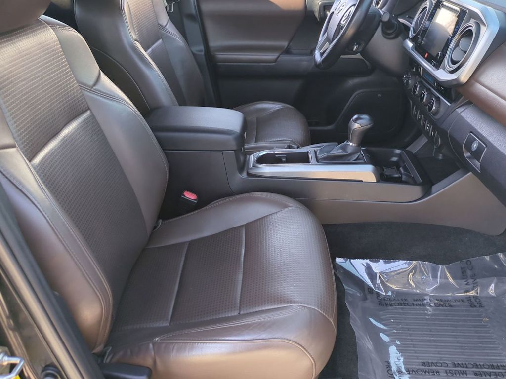 Thumbnail: 2016 Toyota Tacoma - 11