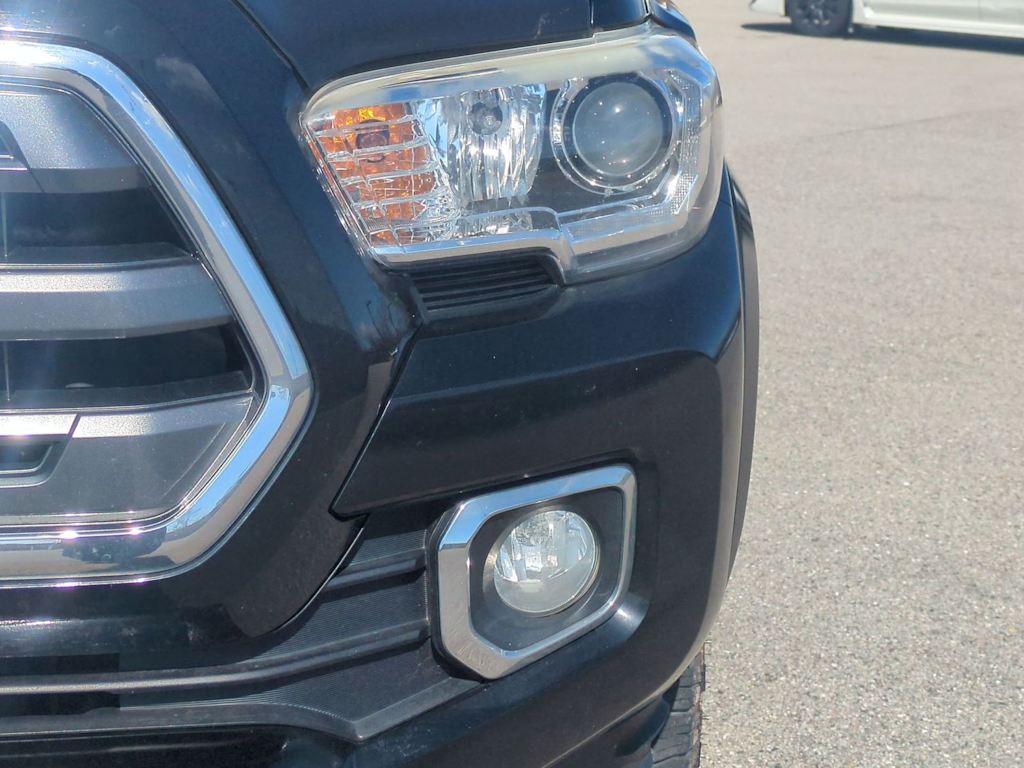 Thumbnail: 2016 Toyota Tacoma - 24