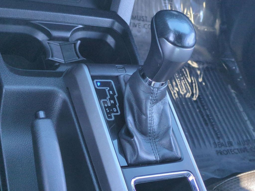 Thumbnail: 2016 Toyota Tacoma - 15