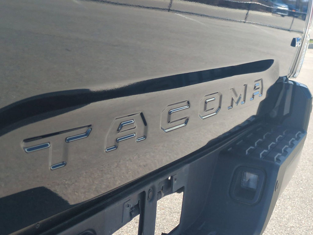 Thumbnail: 2016 Toyota Tacoma - 25