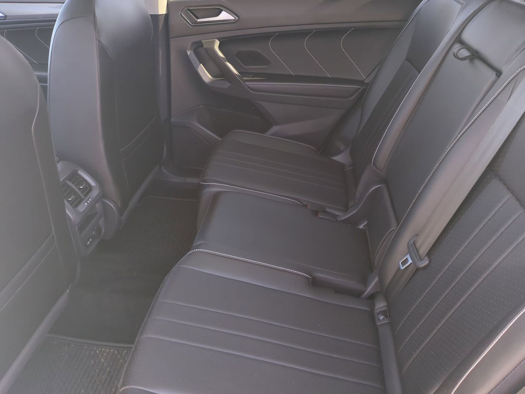 Thumbnail: 2023 Volkswagen Tiguan - 12