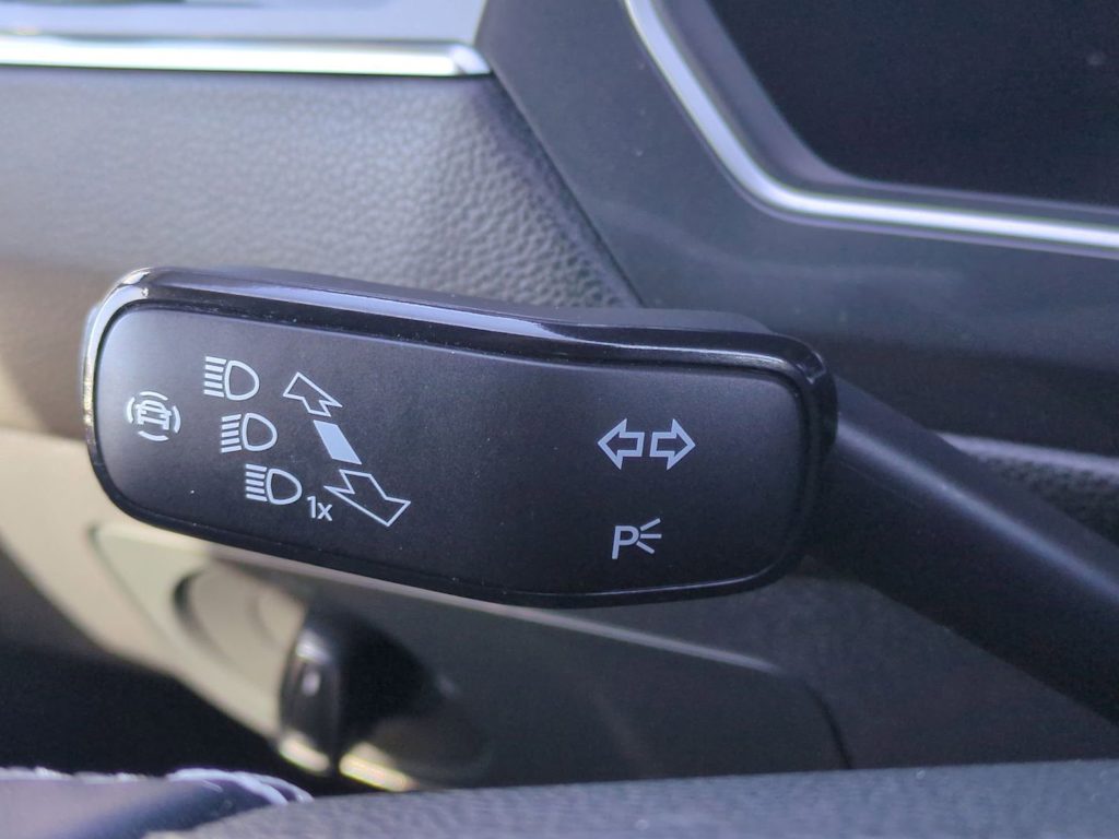 Thumbnail: 2023 Volkswagen Tiguan - 34