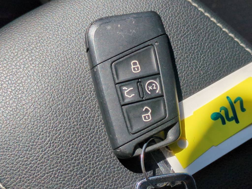 Thumbnail: 2023 Volkswagen Tiguan - 18