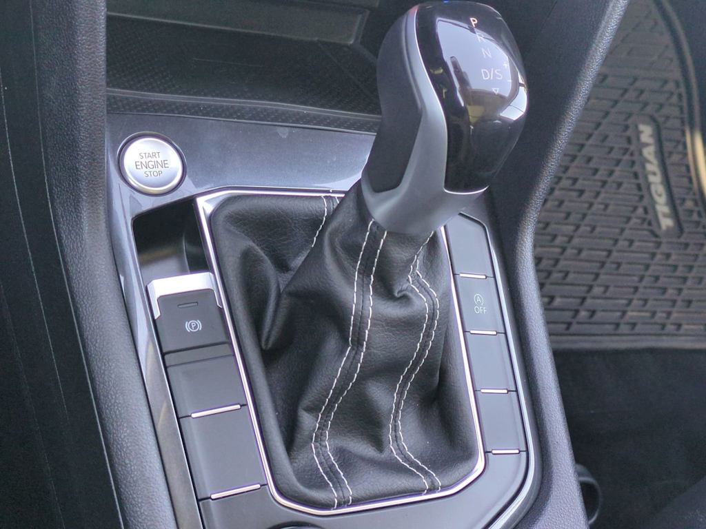 Thumbnail: 2023 Volkswagen Tiguan - 15