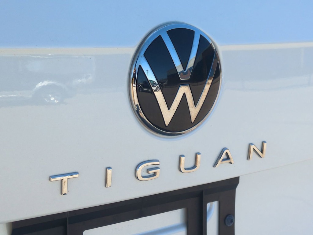 Thumbnail: 2023 Volkswagen Tiguan - 25